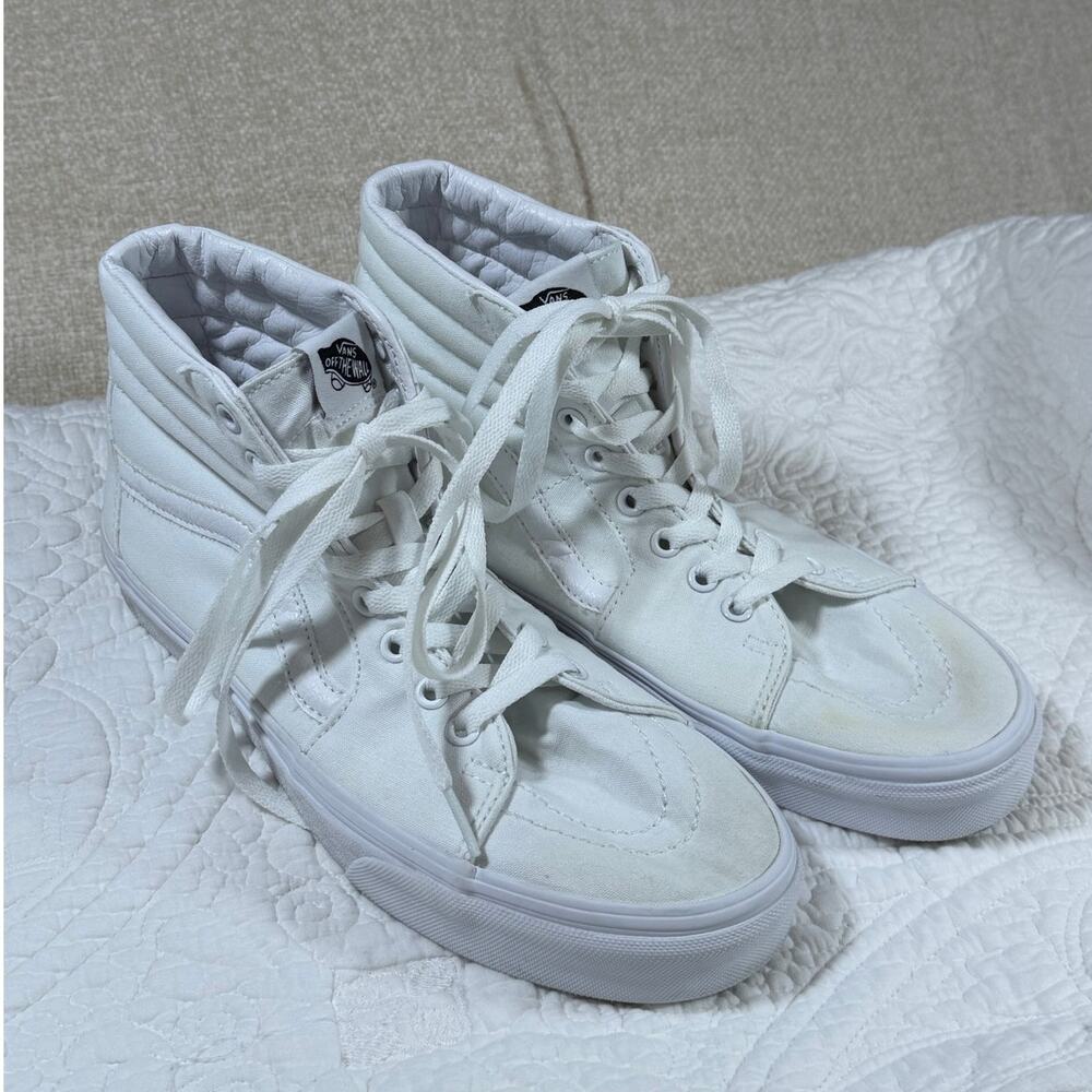 Vans Men 9 White High Top Lace Up Canvas Skate Shoes Classic Streetwear Style